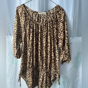 ☘️💚 Women’s 3/4” sleeves peasant top